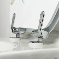 Toiletzitting Tiger Reno Softclose Hout Wit -Baden Luxe Verkoop 4008912523019 toiletzitting tiger reno softclose hout wit sfeer2