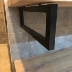 Badkamermeubel BWS Woodstone Twee Bovenbladen Met Boomstamkant 140 Cm (met Beugels En Waskom) 10 Badkamermeubel BWS Woodstone Twee Bovenbladen Met Boomstamkant 140 Cm (met Beugels En Waskom) -Baden Luxe Verkoop badmeubelset bws woodstone 140 cm twee planken zwarte kom detail