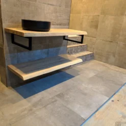 Badkamermeubel BWS Woodstone Twee Bovenbladen Met Boomstamkant 80 Cm (met Beugels En Waskom) -Baden Luxe Verkoop badmeubelset bws woodstone 80 cm twee planken zwarte kom detail3