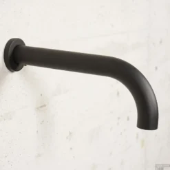 Baduitloop Salenzi Giro 20 Cm Mat Zwart -Baden Luxe Verkoop baduitloop salenzi giro 20 cm mat zwart sfeer1