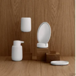 Cosmeticaspiegel Blomus Sono Zwart -Baden Luxe Verkoop blomus cosmeticaspiegel sono zwart sfeer1