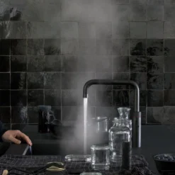 Quooker Fusion Square Mat Zwart Met Combi Boiler 22FSBLK OUTLET -Baden Luxe Verkoop fusionblack01 steriliseren 2 2