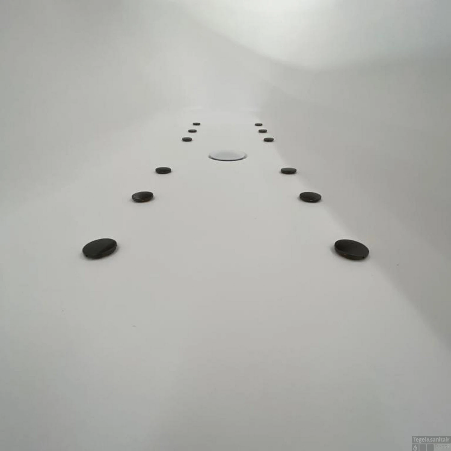 Half Vrijstaande Whirlpool Wiesbaden Wall 180x80x58 Cm Luchtsysteem Met Gunmetal Jets Mat Wit - Afbeelding 3