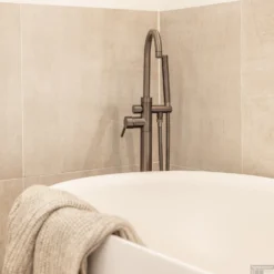 Badkraan Wiesbaden Caral Vrijstaand Mengkraan Compleet Gunmetal -Baden Luxe Verkoop koh29.7913 sfeer