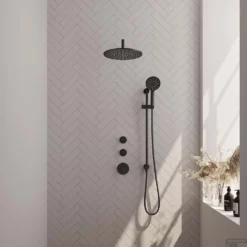 Regendoucheset Inbouw Brauer Black Carving Thermostatisch 30cm Met Gebogen Wandarm, Glijstang En Handdouche 3-Standen Mat Zwart