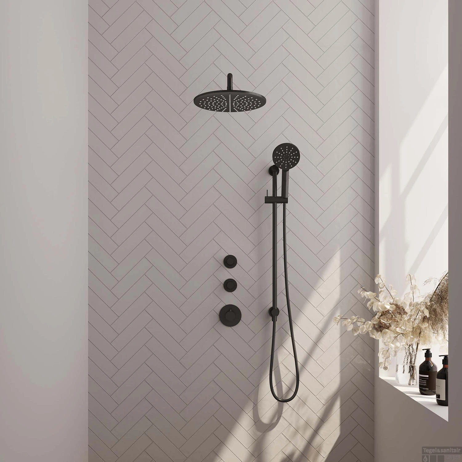 Regendoucheset Inbouw Brauer Black Carving Thermostatisch 30cm Met Gebogen Wandarm, Glijstang En Handdouche 3-Standen Mat Zwart