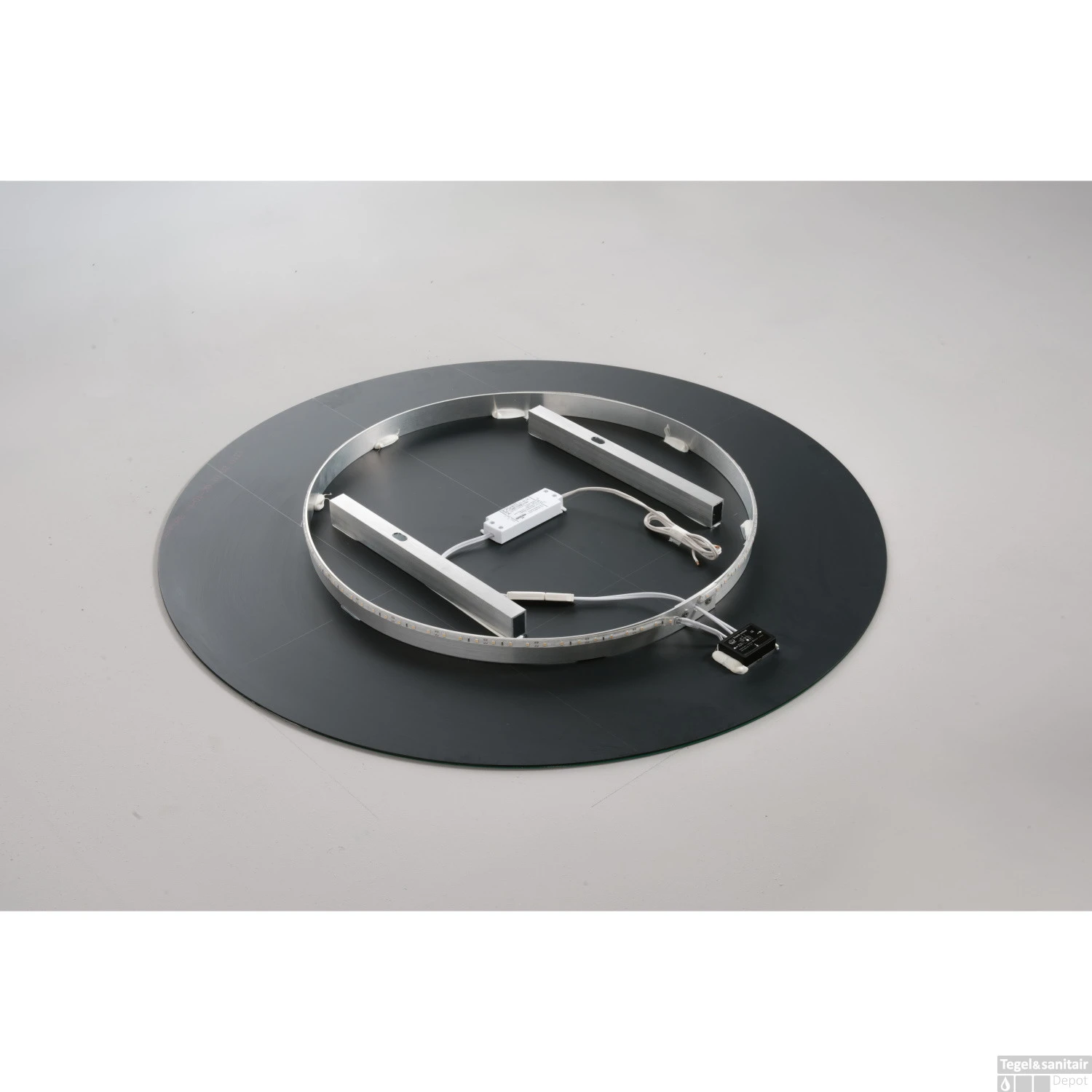 Ronde Badkamerspiegel Xenz Salo Met Rondom Ledverlichting 70 Cm 3 Ronde Badkamerspiegel Xenz Salo Met Rondom Ledverlichting 70 Cm - Afbeelding 3