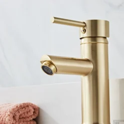 Wastafelkraan Boss & Wessing Gold Geborsteld Messing Mat Goud -Baden Luxe Verkoop wastafelkraan boss wessing gold geborsteld messing mat goud sfeer2