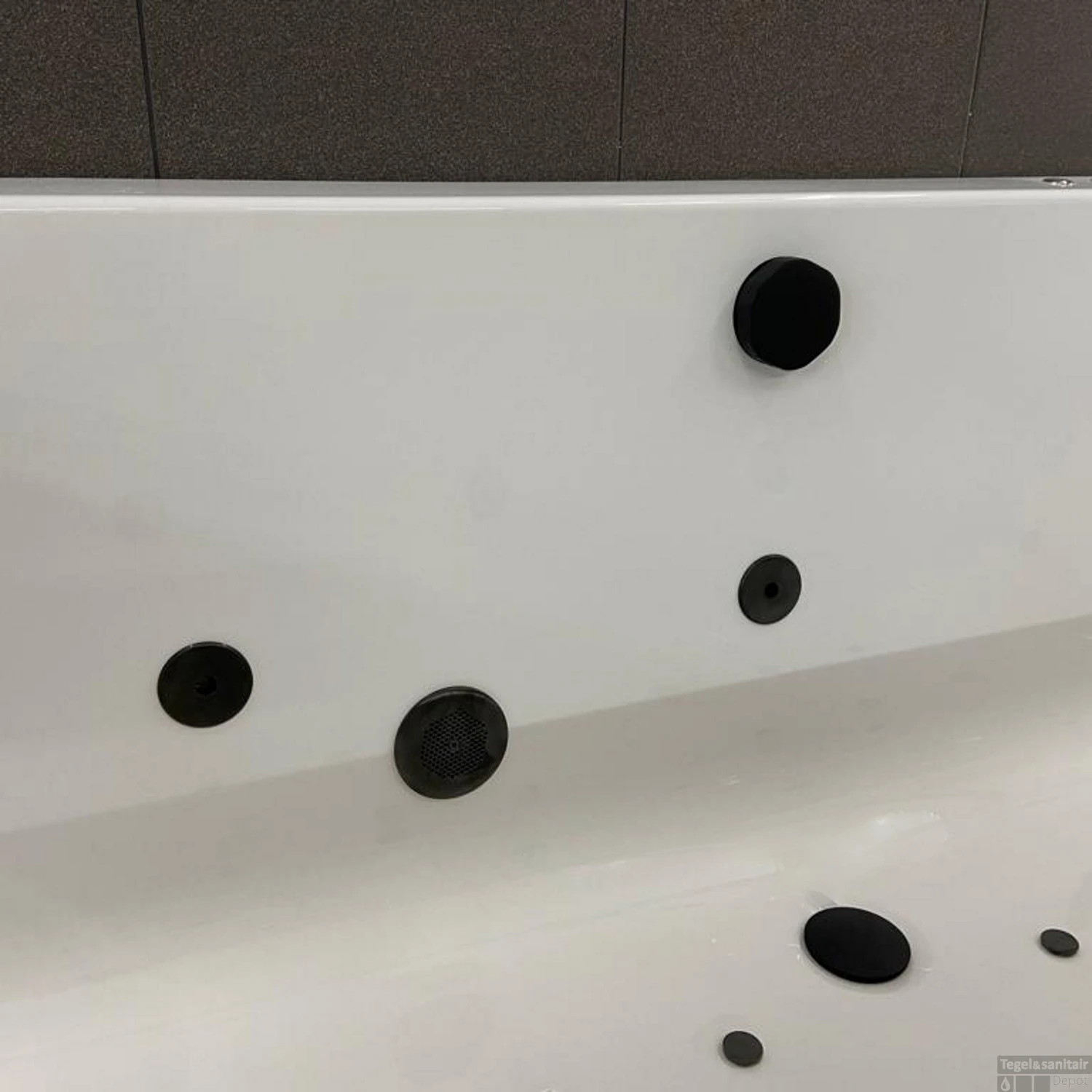 Whirlpool Boss & Wessing Dahlia Jetline 170x75 Cm Dubbel Systeem Black Tin 4 Whirlpool Boss & Wessing Dahlia Jetline 170x75 Cm Dubbel Systeem Black Tin - Afbeelding 4